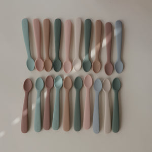 
            
                Load image into Gallery viewer, SILICONE FEEDING SPOONS (STONE/CLOUDY MAUVE) 2-PACK
            
        
